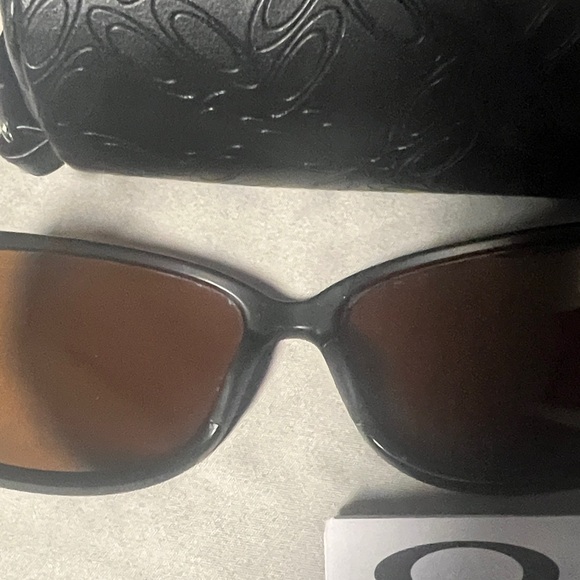 Oakley Black and Brown Sunglasses with Embossed Case - Picture 4 of 5